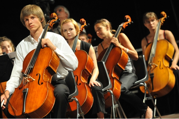 Concerto Orchestra Giovanile C.E.I.: Anno 2007 - Concerto estivo  al parco con i giovani del C.E.I. Central European Initiative
