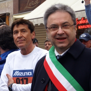 Maratona delle Terre Verdiane: 25 febbraio 2007 - Il Sindaco Tedeschi con Gianni Morandi appassionato maratoneta