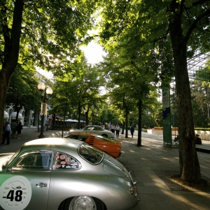Auto d'Epoca: Anno 2007 - 300 Miglia del Ducato di Parma e Piacenza. Salsomaggiore Terme, auto d'epoca in sosta dopo l'arrivo di tappa.