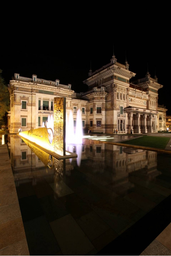 Piazza Lorenzo Berzieri: Vista generale della piazza by night