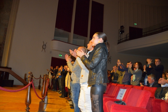 Roberto Vecchioni in Concerto: Teatro Nuovo Salsomaggiore - «Il Mercante di Luce Tour 2015», il pubblico applaude l'artista