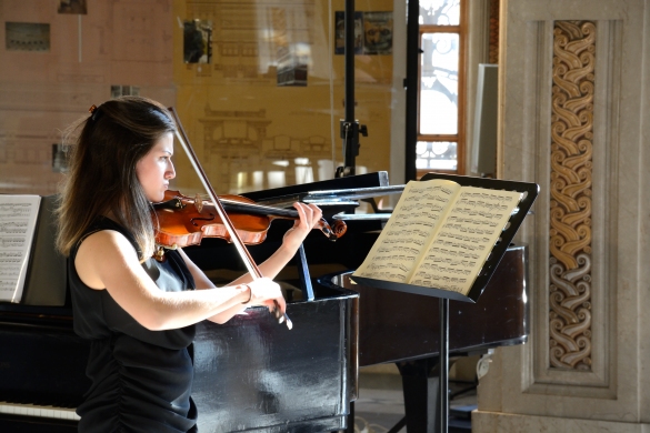 I Musici di Parma Sebino Salso Summer Festival: 24 maggio 2015 - Sviolinata, concerto alle Terme Berzieri. Una violinista dell'academy