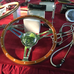 Salsomotormeeting: Anno 2015 - Bancarelle con oggettistica vintahe per auto