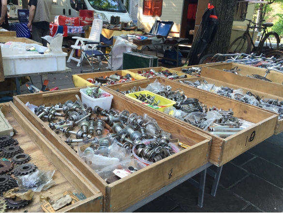 Salsomotormeeting: Anno 2015 - Bancarelle di oggettistica pwer auto 