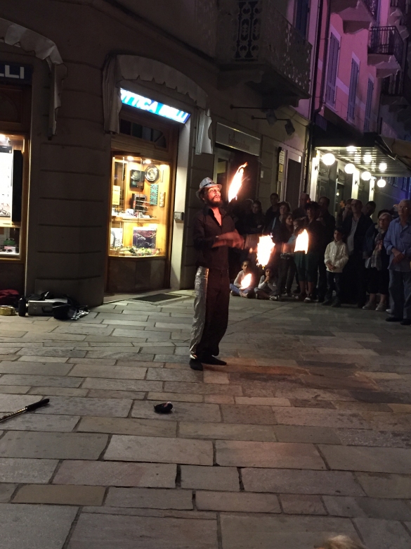 Buskers: Anno 2015 - L'esibizione di un mangiafuoco
