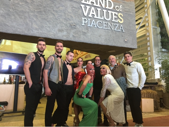 Expo Milano 2015: 4 ottobre 2015 - Marco Baldini e gli attori dello show di burlesque alla grande fiera internazionale