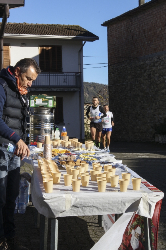 Podismo - Ultra K Marathon: Anno 2015 - Punto ristoro a Vernasca