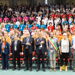 Bridge Mondiali Juniores: Palazzo Congressi, Auditorium Europa. La Cerimonia di inaugurazione, il Sindaco Filippo Fritelli e le autorità in piedi per l'inno e con l'apertura ufficiale dei giochi
