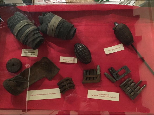 Mostra Grande Guerra: Esposizione di bombe militari - reperti provenienti dal museo di Forni Avoltri (UD)