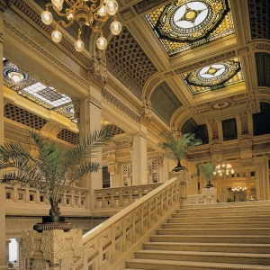 Terme Lorenzo Berzieri: Edificio Liberty, vista dell'interno con lo scalone principale in marmo 