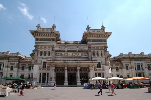 Piazza Lorenzo Berzieri: Il mercatino estivo