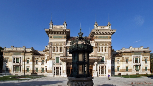 Piazza Lorenzo Berzieri: Vista panoramica della piazza con il pozzo Scotti