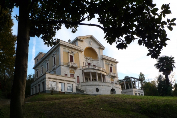 Villa Corazza: La facciatadella sontuosa dimora
