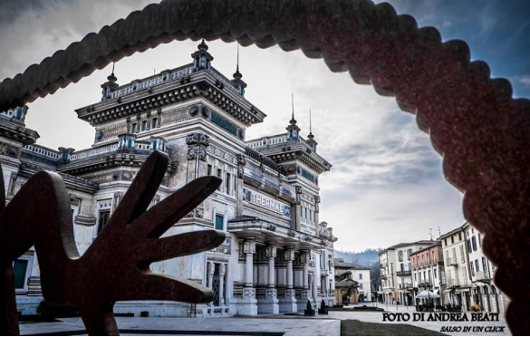 Piazza Lorenzo Berziei: La piazza, particolare