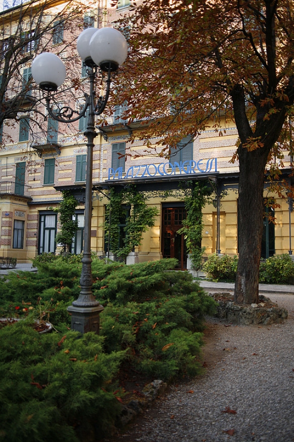 Palazzo Congressi: Ingresso, cortile esterno