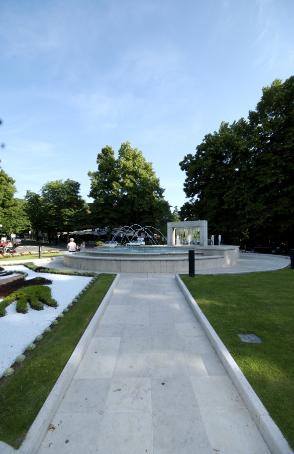 ex Fontana : La fontana in piazza del Popolo prima della trasformazione in fioriera