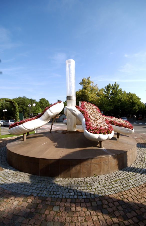 Monumento alla Resistenza: Opera realizzata dallo scultore Louis Molinari