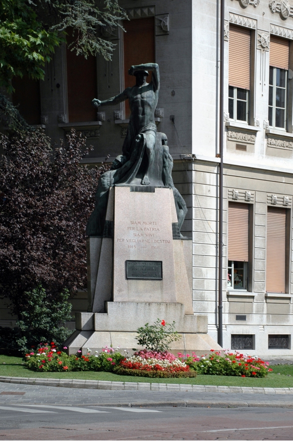 Monumento ai Casuti della Prima Guerra Mondiale: Opera scultore dello scultore salsese Alberto Bazzoni