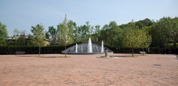 Tabiano: Piazza Verdi con la fontana