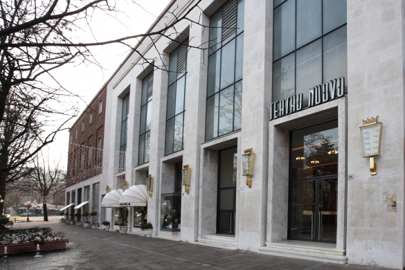 Teatro Nuovo: L'affaccio su viale Romagnosi