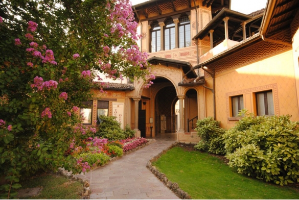 Palazzina Warowland: L'area cortilizia interna