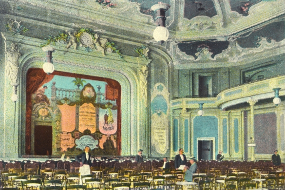 Antico Teatro Ferrario: 1914 circa Una raffigurazione a colori dell'interno del salone del Teatro Ferrario, in cui si esibivano le migliori compagnie teatrali dell'epoca.