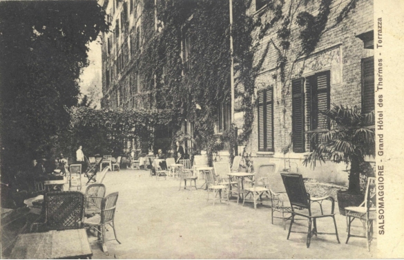 Grand Hôtel des Thermes: Il cortile esterno dell'albergo