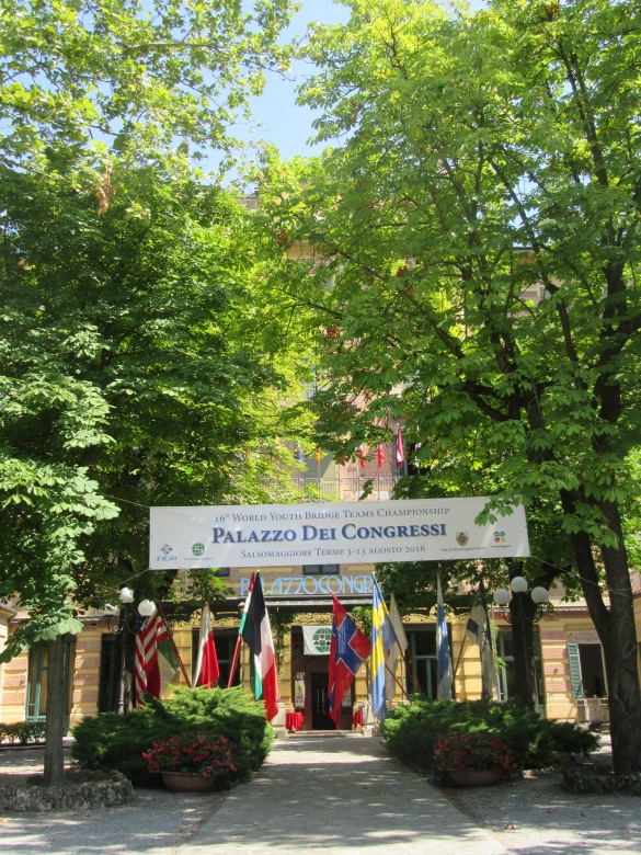 Bridge Mondiali Juniores: L'ingresso al Palazzo dei Congressi, sede dei giochi