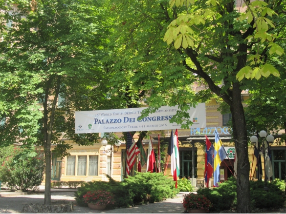 Palazzo dei Congressi: Ingresso, cortile esterno