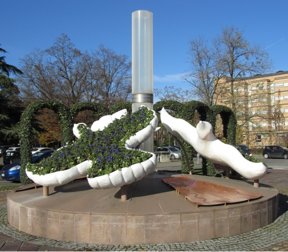 Monumento alla Resistenza: Le colombe bianche, simbolo della purezza