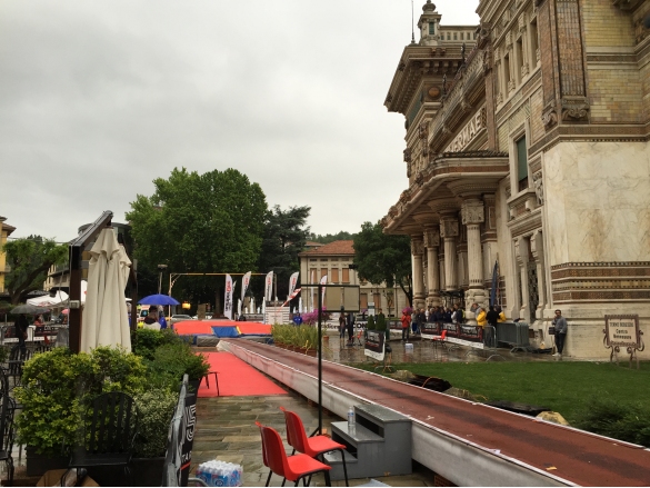 Salto con l'asta - CNU: Gara ufficiale di salto con l'asta in piazza Berzieri (campo omologato)