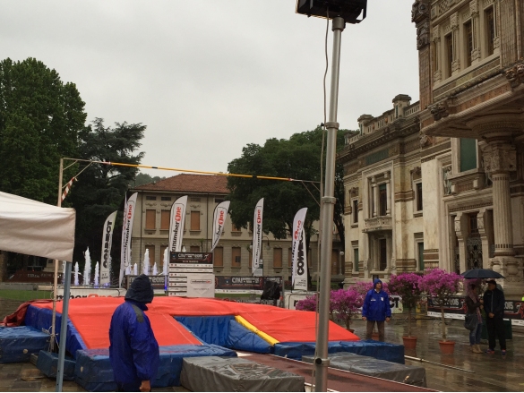 Salso con l'asta - CNU: Gara ufficiale di salto con l'asta in piazza Berzieri (campo omologato)