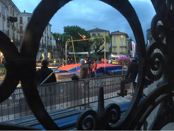 Salto con l'asta - CNU: Gara maschile in notturna