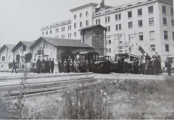Costruenda Stazione della Ferrovia -  Collezione Biblioteca Comunale G. D. Romagnosi : 17 luglio 1932 – X  - Lavori alla costruenda Ferrovia.