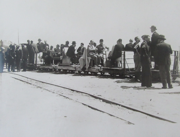 Costruenda Stazione della Ferrovia - Collezione  Biblioteca Comunale G. D. Romagnosi: 17 luglio 1932 – X - Le autorità  in procinto di percorrere il tragitto inaugurale.