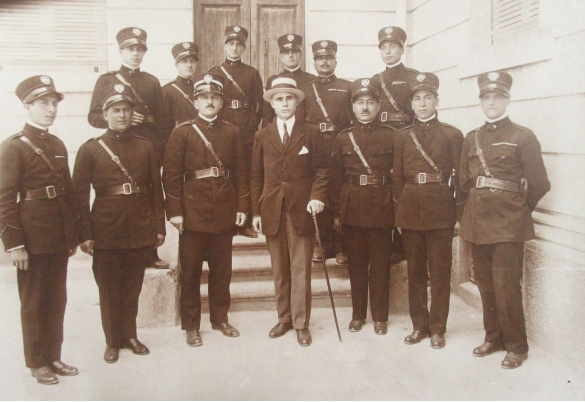 Servizi Pubblici Comunali - Collezione Biblioteca Comunale G. D. Romagnosi: (1930 data incerta) - Il Corpo dei vigili urbani (Album Municipio di Salsomaggiore, le provvidenze del Comune in ordine di servizi pubblici)