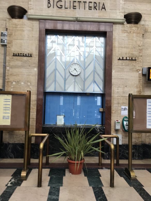 Stazione Ferroviaria: Interno, la vecchia biglietteria