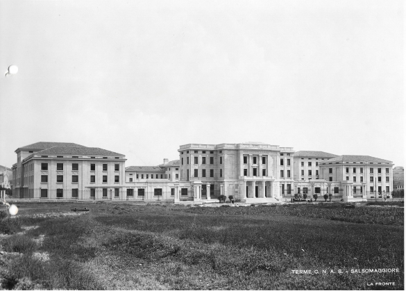 Terme Giacomo Tommasini - Collezione Biblioteca Comunale G. D. Romagnosi: 1933 circa - L'edificio, vista frontale