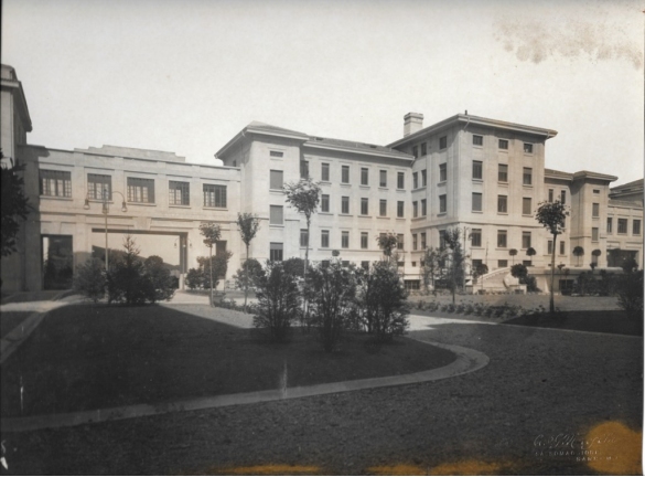 Terme Giacomo Tommasini - Collezione Biblioteca Comunale G. D. Romagnosi: 1933 circa - Il monumentale edificio termale era dotato di reparto cure per: bagni salsojodici, polverizzazioni, inalazioni e irrigazioni
