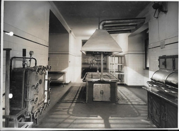 Terme Giacomo Tommasini - Collezione Biblioteca Comunale G. D. Romagnosi: 1933 circa- Una cucina