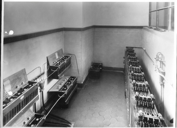 Terme Giacomo Tommasini - Collezione Biblioteca Comunale G. D. Romagnosi: 1933 circa - Centrale elettrica, reparto batterie