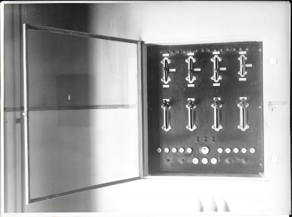 Terme Giacomo Tommasini - Collezione Biblioteca Comunale G. D. Romagnosi: 1933 circa - Quadro comando impianto elettrico ai padiglioni e servizi