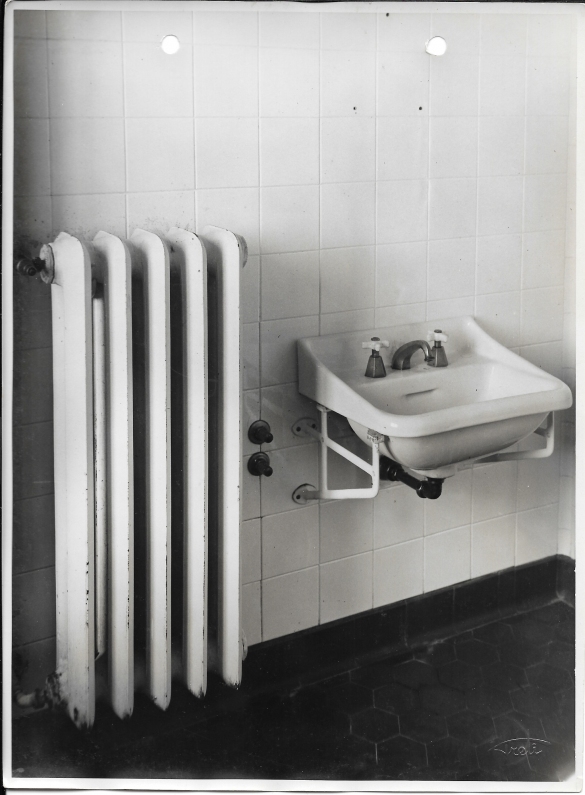 0000257918: 1933 circa - Reparto cure, camerino da bagno - particolare del lavabo