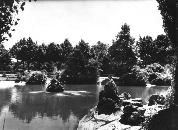 Laghetto Parco Mazzini - Collezione Biblioteca Comunale G. D. Romagnosi: 14 maggio 1943  - Veduta del laghetto