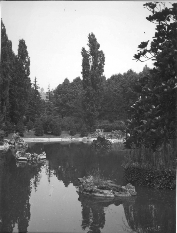 Laghetto Parco Mazzini - Collezione Biblioteca Comunale G. D. Romagnosi: 1943 circa - Veduta del laghetto