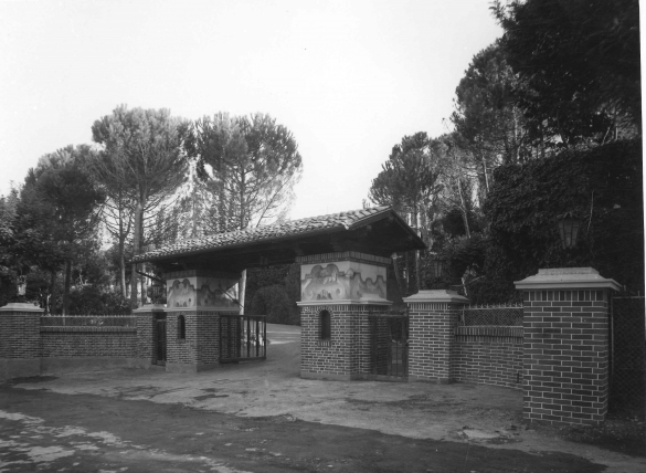 Poggio Diana - Collezione Biblioteca Comunale G. D. Romagnosi: 1950 circa - L'ingresso al circolo