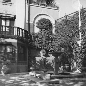  Poggio Diana - Collezione Biblioteca Comunale G. D. Romagnosi: 1950 circa - Scorcio dell'edificio 