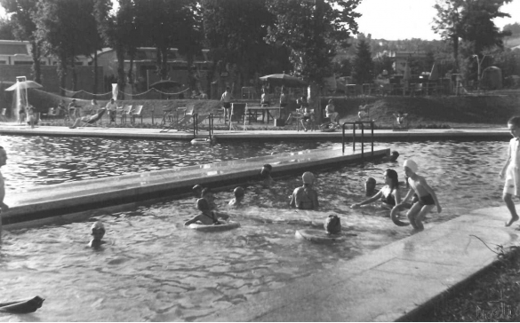 Piscina Leoni - Collezione Biblioteca Comunale G. D. Romagnosi: Anni '60 del Novecento - Bagnanti in vasca