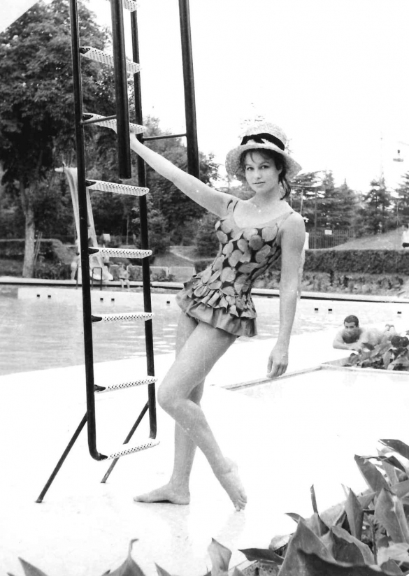 Piscina Leoni - Collezione Biblioteca Comunale G. D. Romagnosi: Anni '60 del Novecento - Una miss in piscina