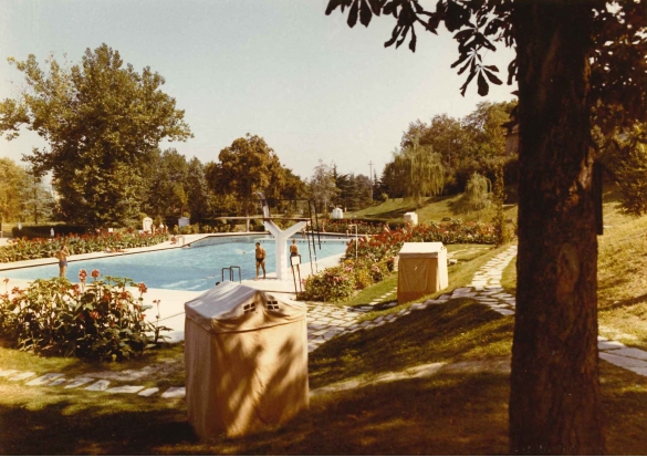 Piscina Leoni - Collezione Biblioteca Comunale G. D. Romagnosi: Anni '70 del Novecento - Vista panoramica della piscina